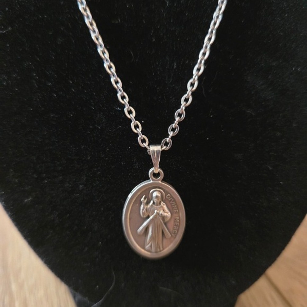 Divine Mercy Pendant Necklace Silver Tone Jesus I Trust In You Italy Medal